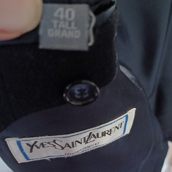 Men's Yves St. Laurent Navy blue wool/cashmere blazer, Size 40 Tall/Grand - Picture 3 of 7